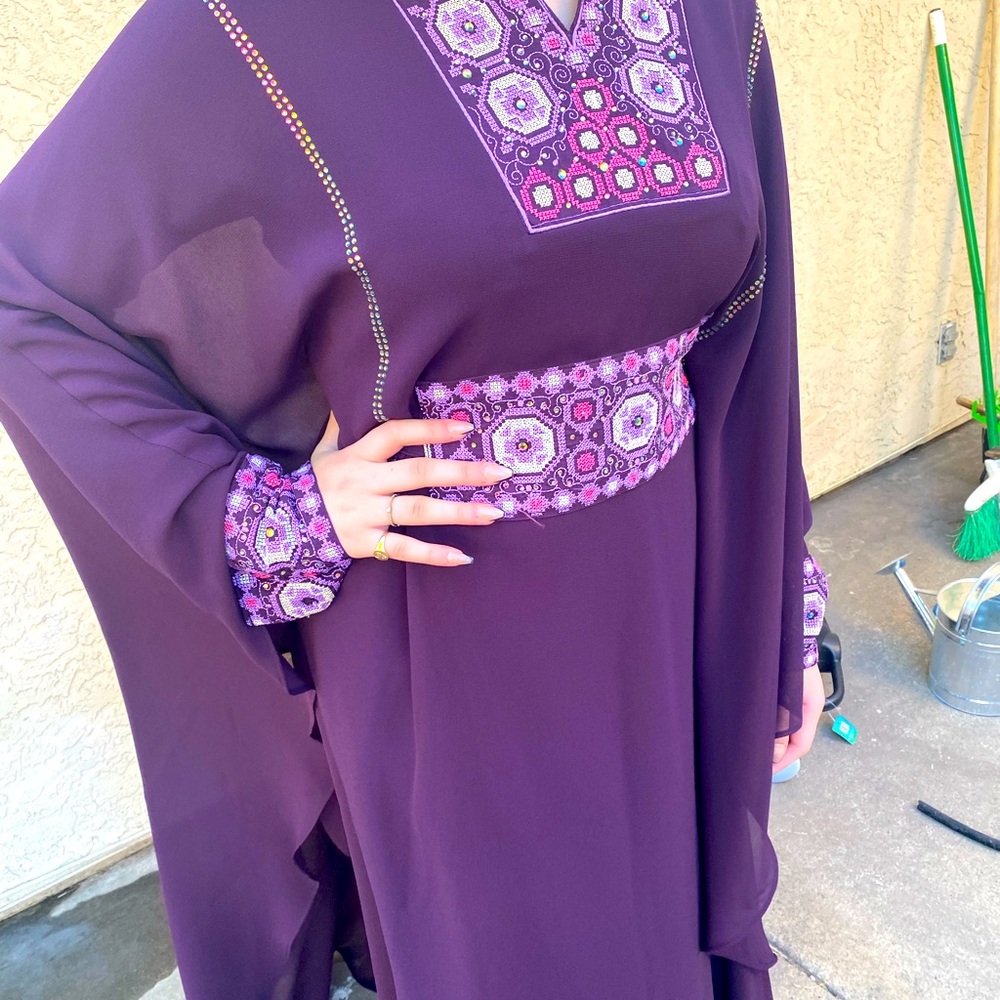 Modern thobe that made of nice chiffon.